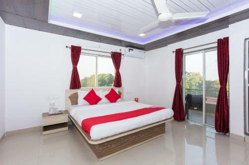 Oyo 12935 Hotel Shrushti Inn