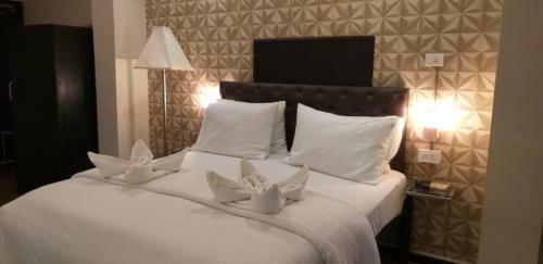 Creek Hotel