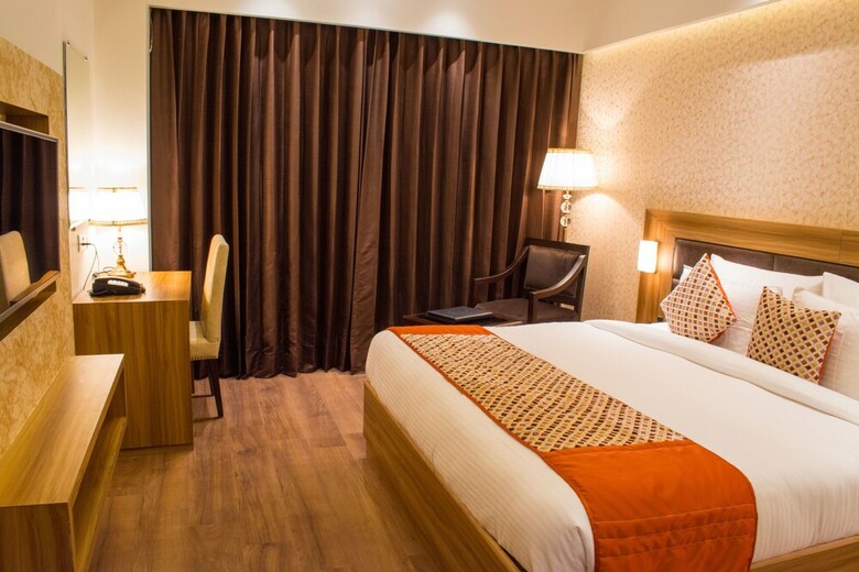 Hotel The Grand Ambassador