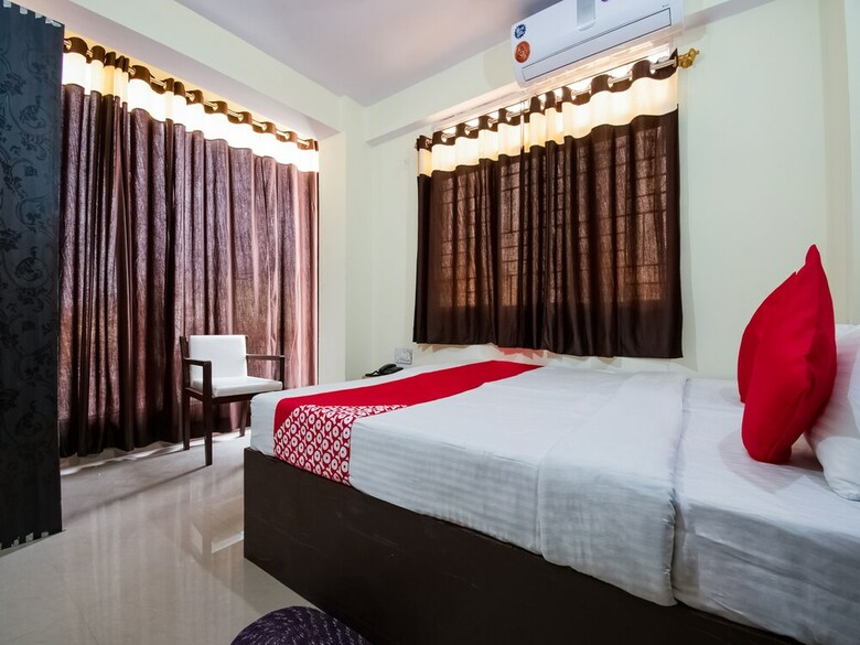 Hotel Oyo 28221 Near P&m Mall