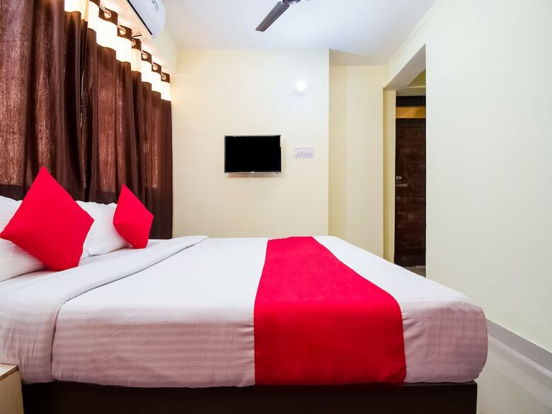 Hotel Oyo 28221 Near P&m Mall
