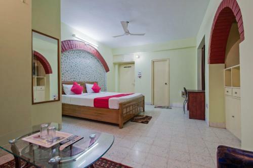 Hotel Oyo 23043 Grand Ar Residency