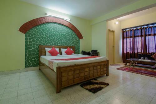 Hotel Oyo 23043 Grand Ar Residency