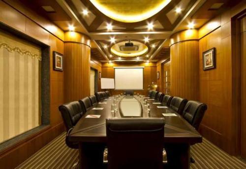 Hotel Gargee Grand