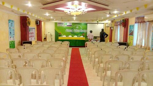 Apartamento Sathyam Grand