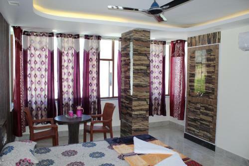 Hotel Gkm Grand
