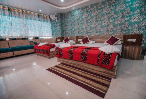 Hotel Gkm Grand