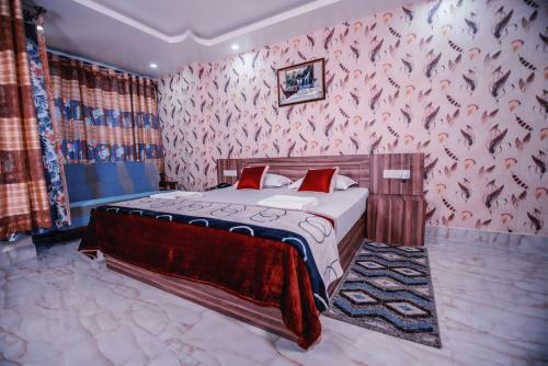 Hotel Gkm Grand