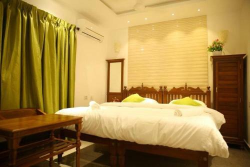 Hotel Le Holiday Inn