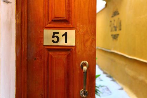 Hostal The French Villa