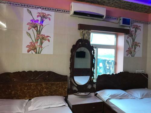 Hotel Goroomgo Sureswory Pampa Puri