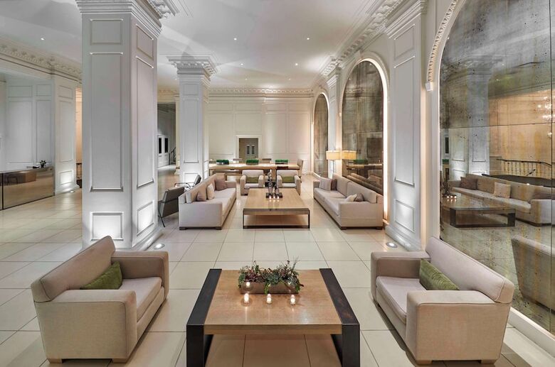 The Chicago Hotel Collection Ambassador Gold Coast