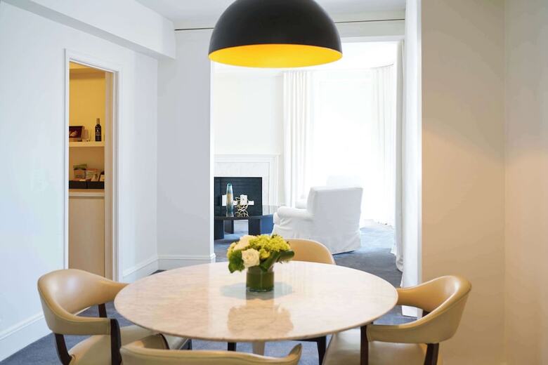 The Chicago Hotel Collection Ambassador Gold Coast