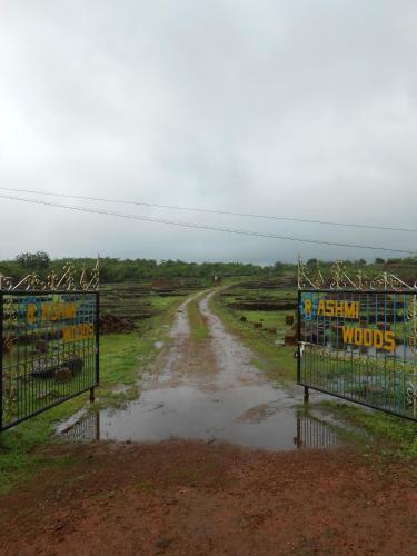 Hostal Rashmi Woods Hotel & Resort