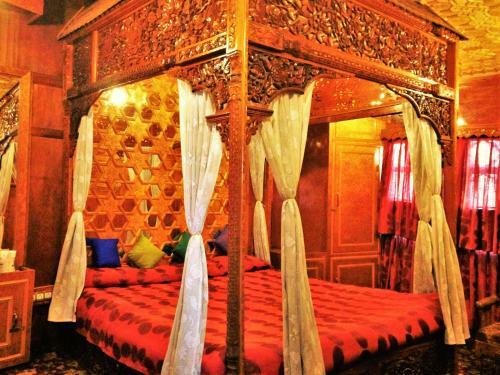 Hotel Zaffer Group Of Houseboats