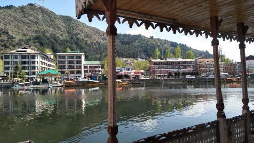 Hotel Houseboat Dukewell