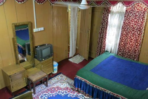 Hotel Houseboat Shamus Maqbool