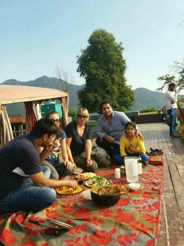 Hotel Houseboat Shamus Maqbool