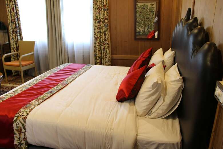Hotel Nigeen Lake View Resort
