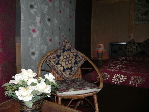 Hotel Shabrose Houseboats