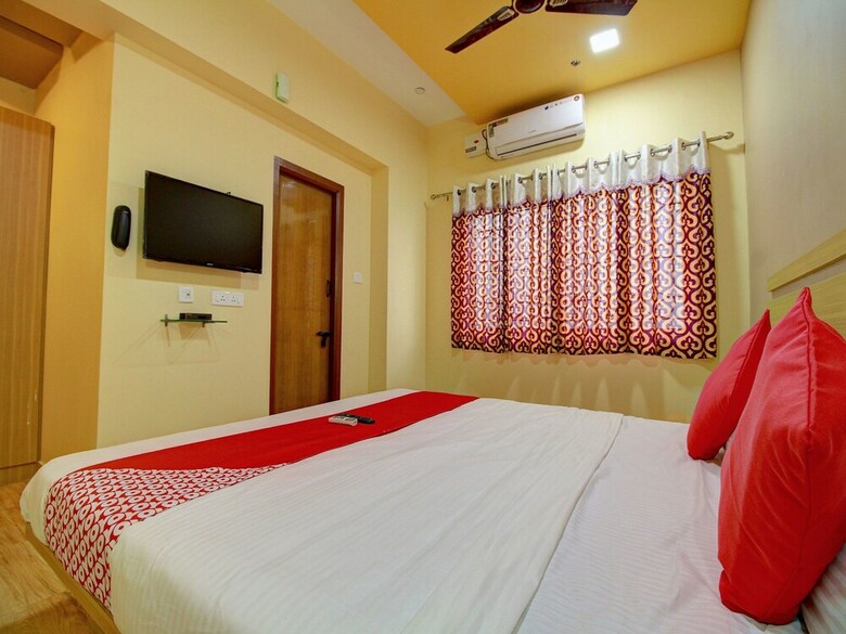 Hotel Capital O 13489 Garuda Comforts