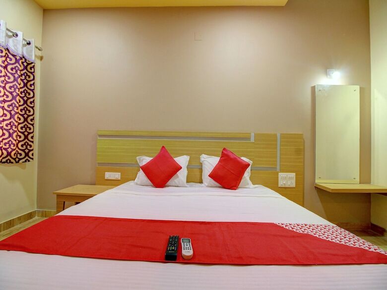 Hotel Capital O 13489 Garuda Comforts
