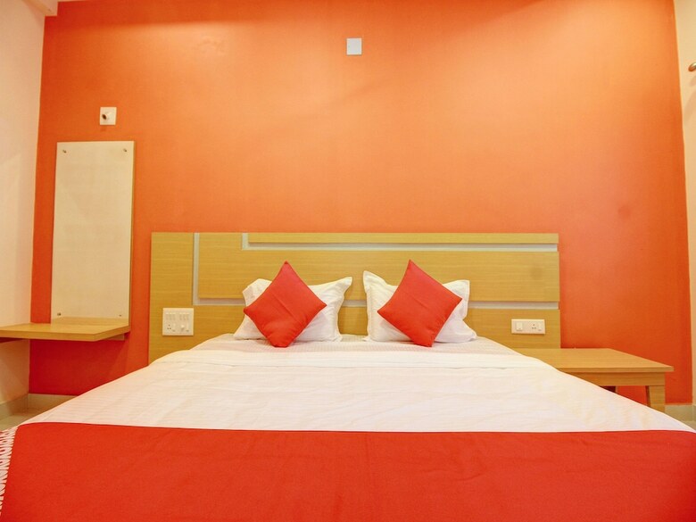 Hotel Capital O 13489 Garuda Comforts
