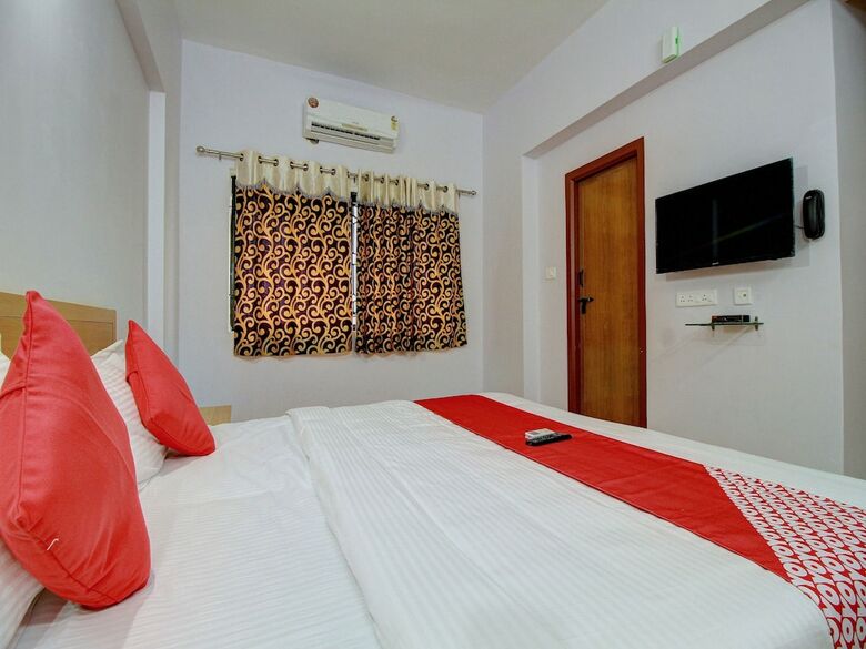 Hotel Capital O 13489 Garuda Comforts