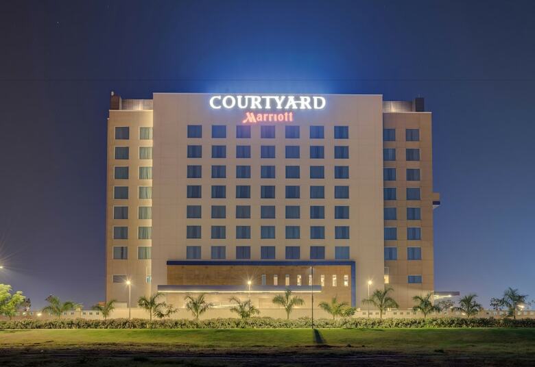 Hotel Courtyard By Marriott Surat