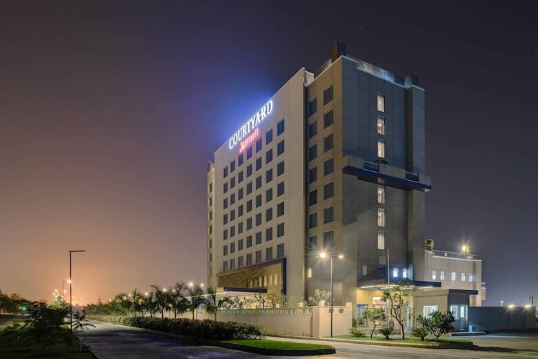 Hotel Courtyard By Marriott Surat