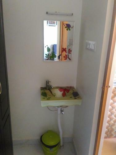 Hotel Gayathri & Lodges