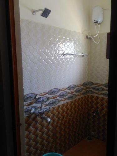 Hotel Gayathri & Lodges