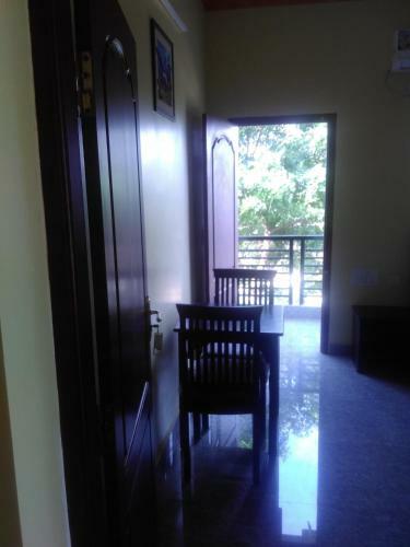 Hotel Gayathri & Lodges