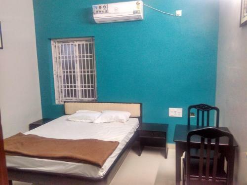 Hotel Gayathri & Lodges