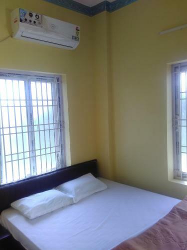 Hotel Gayathri & Lodges