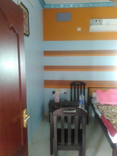 Hotel Gayathri & Lodges