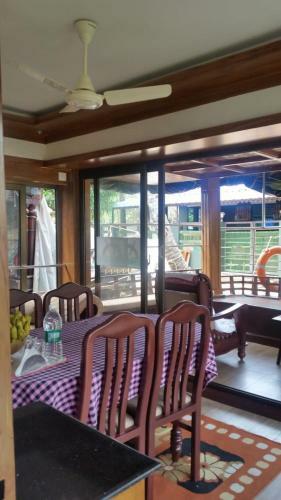 Kuttanaad Houseboats