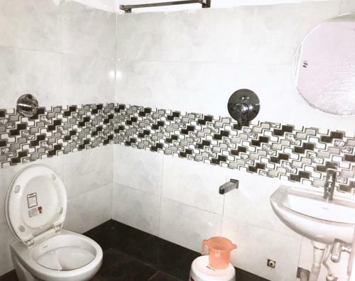 Hotel Collection O 36438 Zion International