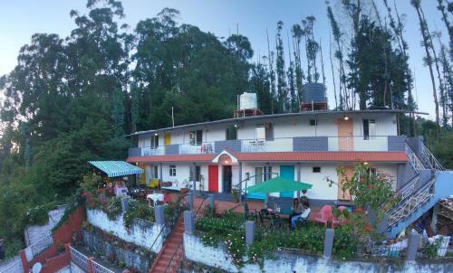Hostal Reflections Guest House