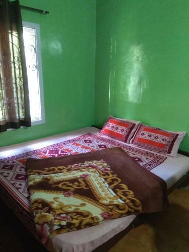 Hill Inn Rooms & Cottage