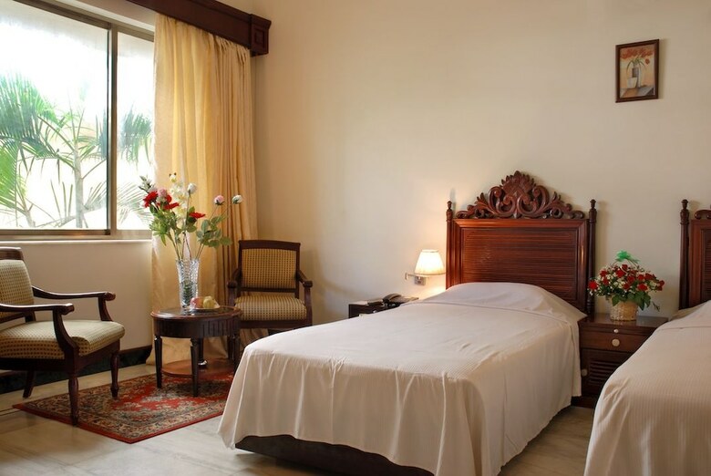 Hotel Paradise Isle Beach Resort