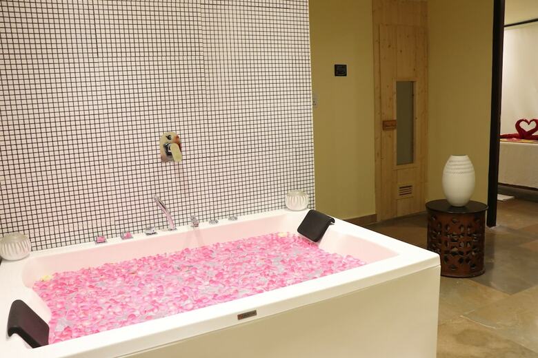 Hotel Justa Sajjangarh Resort & Spa