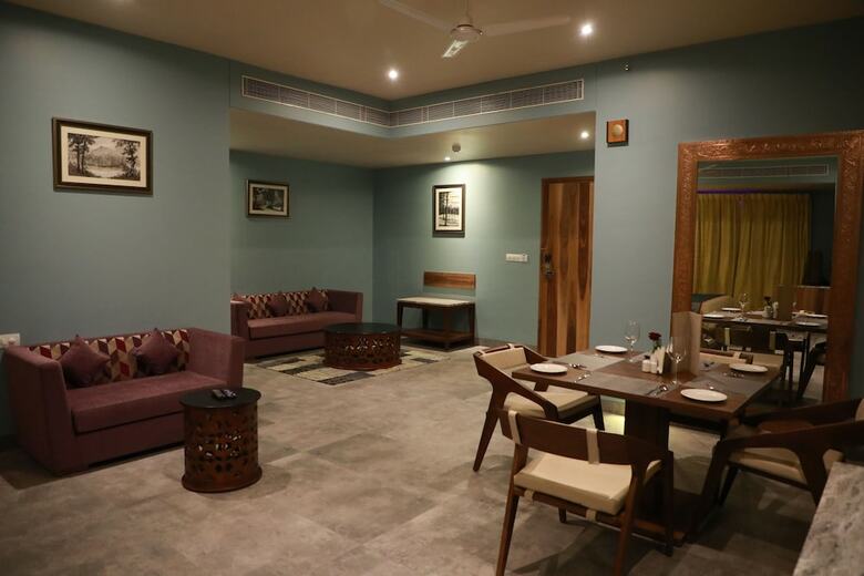 Hotel Justa Sajjangarh Resort & Spa
