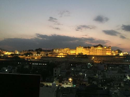 Hotel Shivam Paying Guest House,u