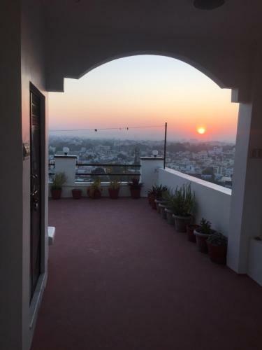 Hotel Shivam Paying Guest House,u