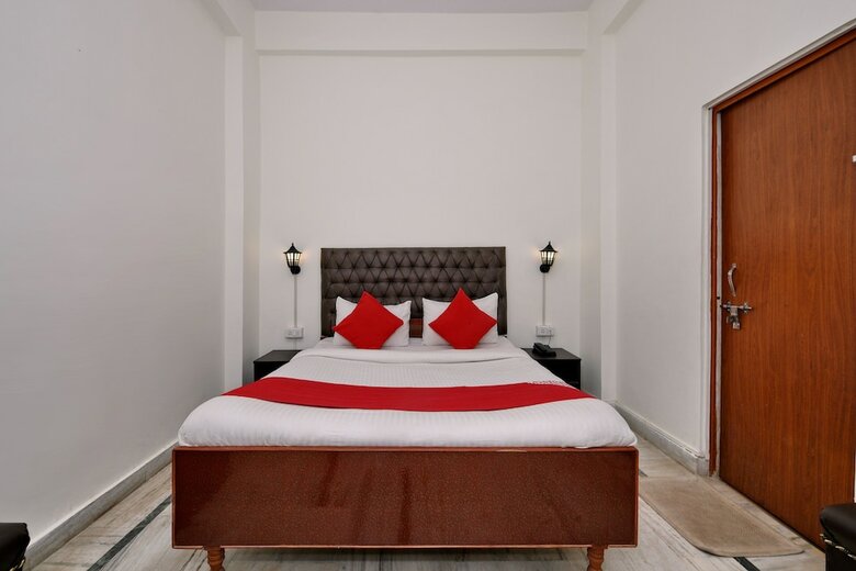 Oyo 12193 Sandhya Hotel