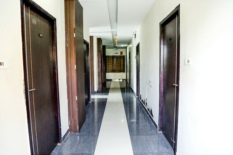 Hotel Fabexpress Essvee Mg Road Vijayawada