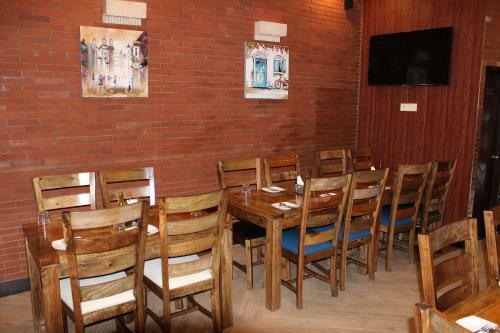 11 Flowers Serviced Apartments