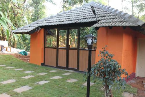 Oyo 26892 Coorg Amodhini Wood Cottage Suits