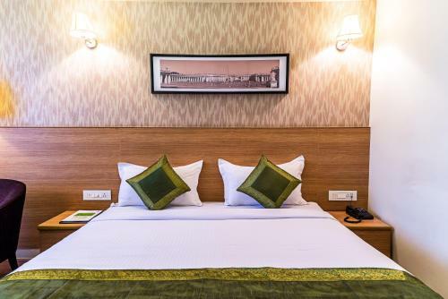 Hotel Treebo Tryst Grand Emerald